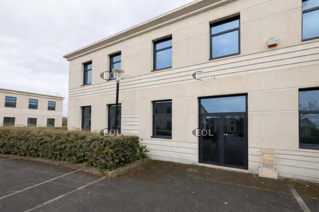 Plus de détails pour Local d'activités à louer