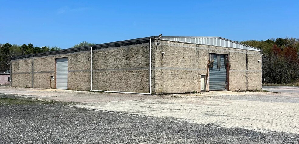 975 Burnt Tavern Rd, Brick, NJ à louer - Photo de l’immeuble – Image 2 sur 9
