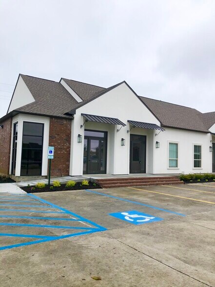 W E Heck, Baton Rouge, LA à louer - Photo principale – Image 1 sur 23