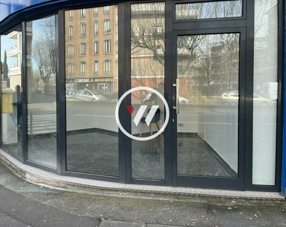 Local commercial dans Les Pavillons-sous-Bois à louer Photo principale– Image 1 sur 4