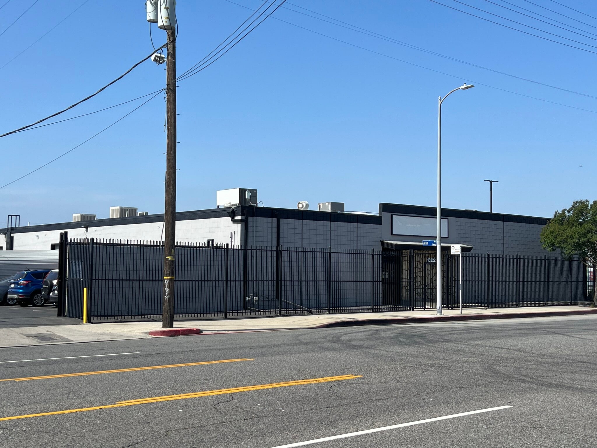 13222-13226 Saticoy St, North Hollywood, CA à louer Photo de l’immeuble– Image 1 sur 13