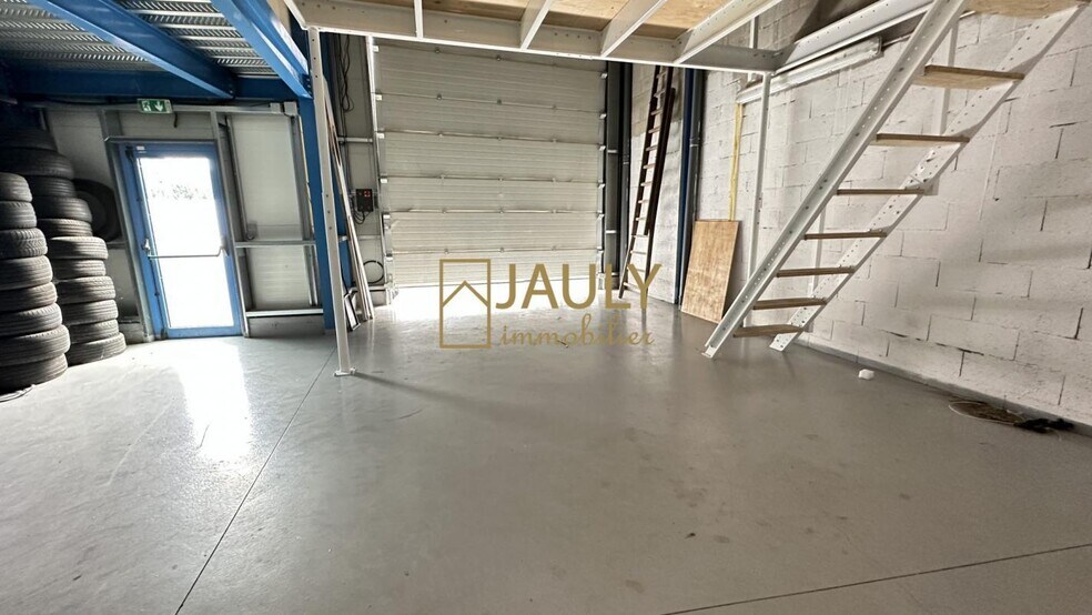 Local d'activités dans Mareuil-lès-Meaux à vendre - Photo de l’immeuble – Image 3 sur 15