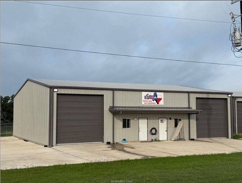 24468 Hwy 6, Navasota, TX à louer - Photo de l’immeuble – Image 1 sur 8