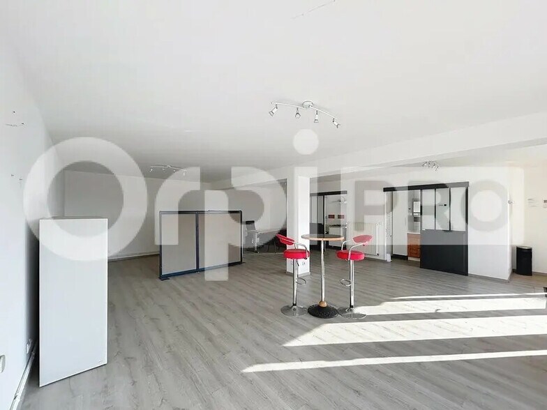 Bureau dans Bresles à louer - Photo de l’immeuble – Image 3 sur 3