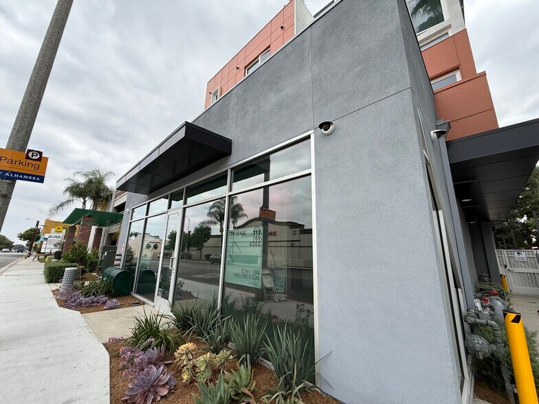 103 N Chapel Ave, Alhambra, CA à louer - Photo de l’immeuble – Image 1 sur 10