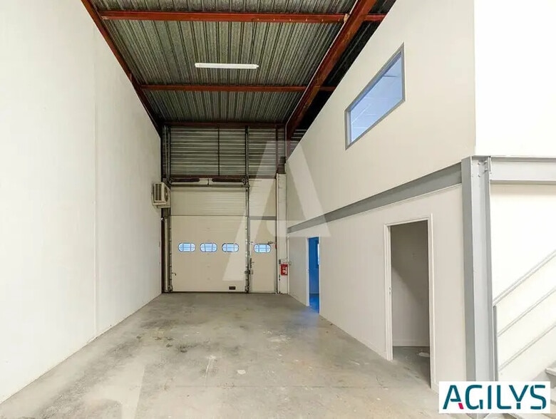 14 Rue Des Cerisiers, Lisses à louer - Photo de l’immeuble – Image 2 sur 12