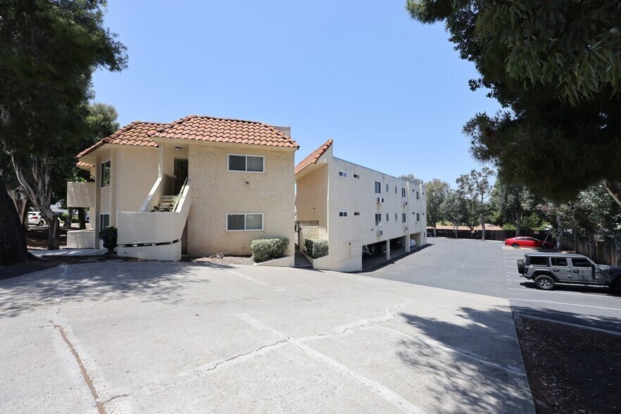8546 Graham Ter, Santee, CA à vendre - Photo de l’immeuble – Image 2 sur 11