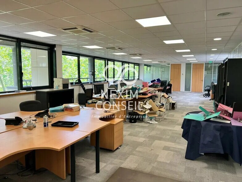 Bureau dans La Garenne-Colombes à louer - Photo de l’immeuble – Image 3 sur 12
