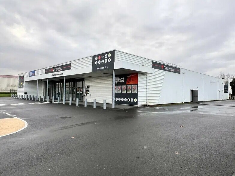 Local commercial dans Ouistreham à louer - Photo de l’immeuble – Image 1 sur 11