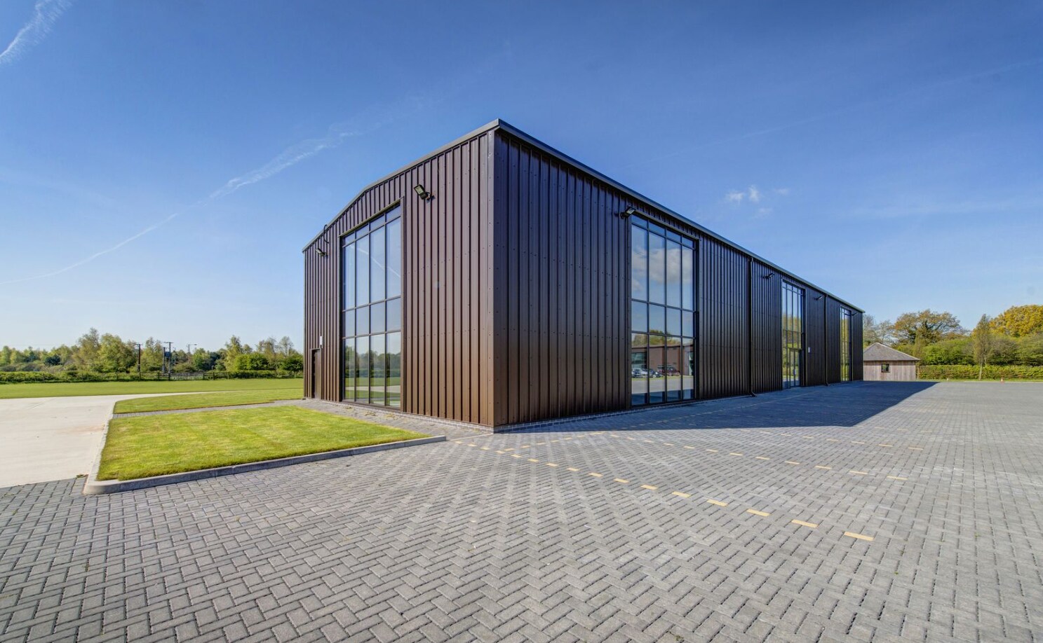 Willowpit Ln, Hilton à louer Photo de l’immeuble– Image 1 sur 21