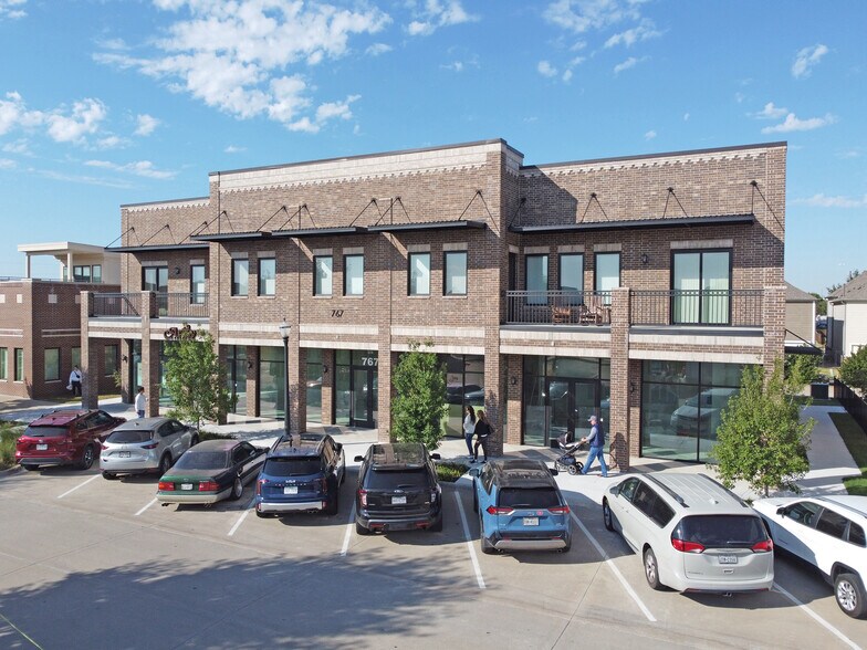 767 W Main St, Coppell, TX à vendre - Photo de l’immeuble – Image 3 sur 66