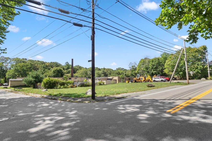 80 Jackson Flat Rd, Hope, RI à vendre - Photo de l’immeuble – Image 2 sur 37