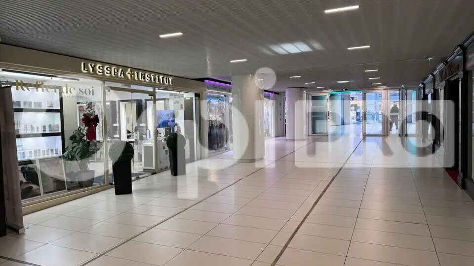 Local commercial dans Cannes à vendre - Photo de l’immeuble – Image 3 sur 4