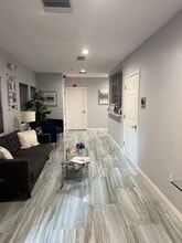 421 Commercial Ct, Venice, FL à louer Photo intérieure– Image 1 sur 13