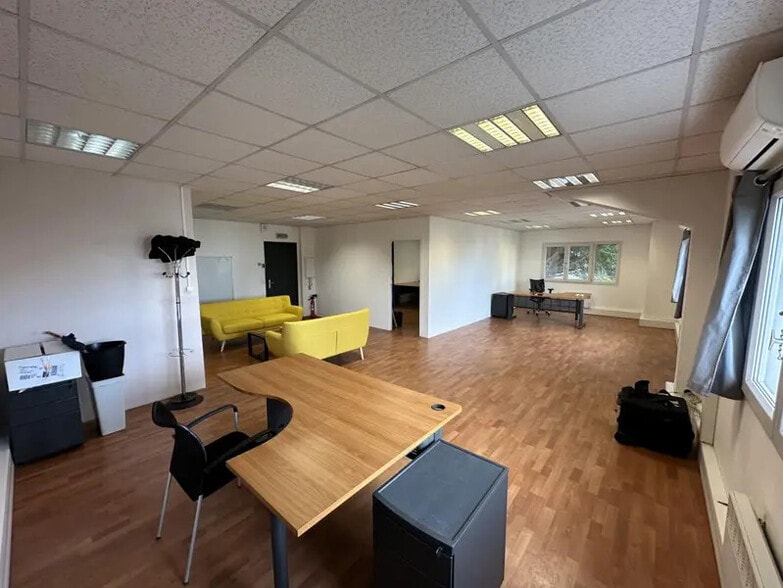 Bureau dans Puget-sur-Argens à louer - Photo intérieure – Image 3 sur 8