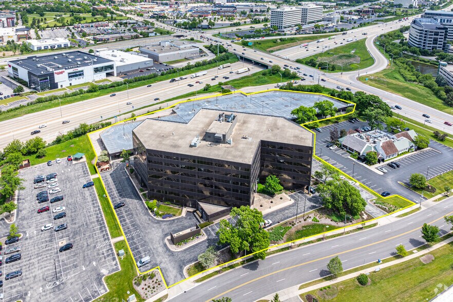 1020 W 31st St, Downers Grove, IL à louer - Aérien – Image 2 sur 19