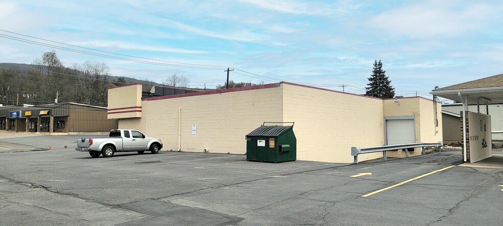 1537 Main St, Peckville, PA à vendre - Photo de l’immeuble – Image 3 sur 5