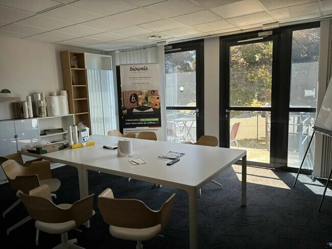 Plus de détails pour Bureau à louer