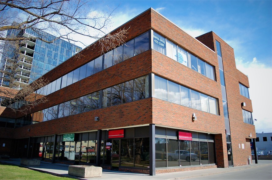10230 142nd St NW, Edmonton, AB à louer - Photo de l’immeuble – Image 1 sur 4