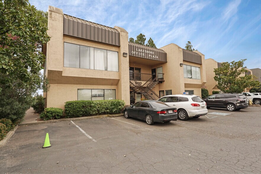 1820 W Kettleman Ln, Lodi, CA à vendre - Photo de l’immeuble – Image 1 sur 14