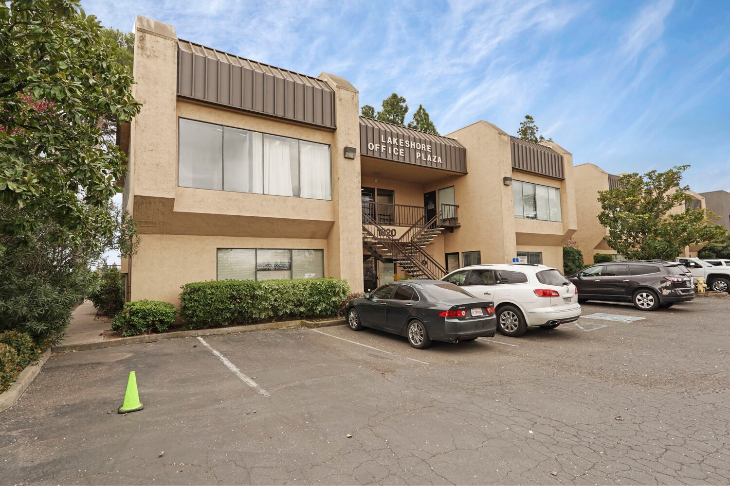 1820 W Kettleman Ln, Lodi, CA à vendre Photo de l’immeuble– Image 1 sur 15