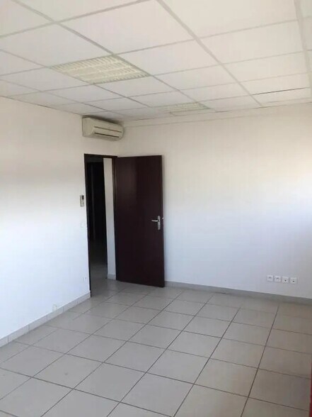 Bureau dans Six-Fours-les-Plages à louer - Photo de l’immeuble – Image 2 sur 4