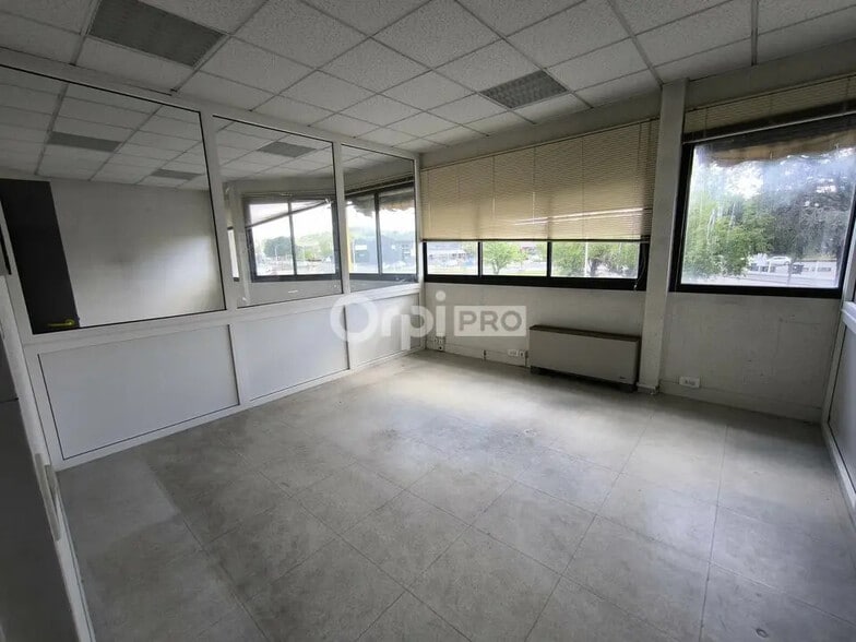 Bureau dans Brive-la-Gaillarde à louer - Photo de l’immeuble – Image 1 sur 10
