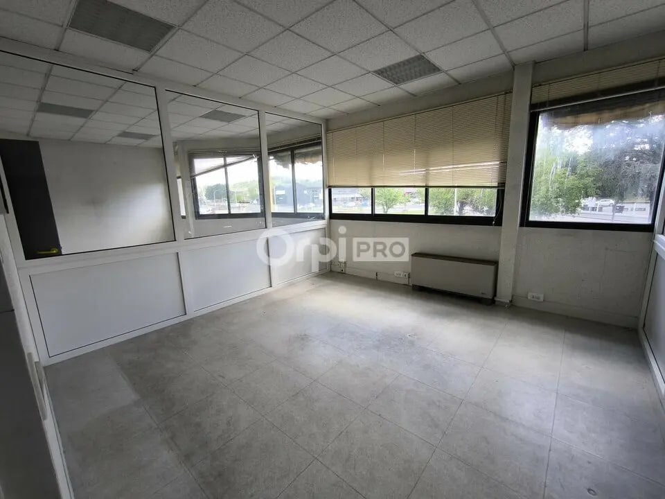 Bureau dans Brive-la-Gaillarde à louer Photo de l’immeuble– Image 1 sur 11