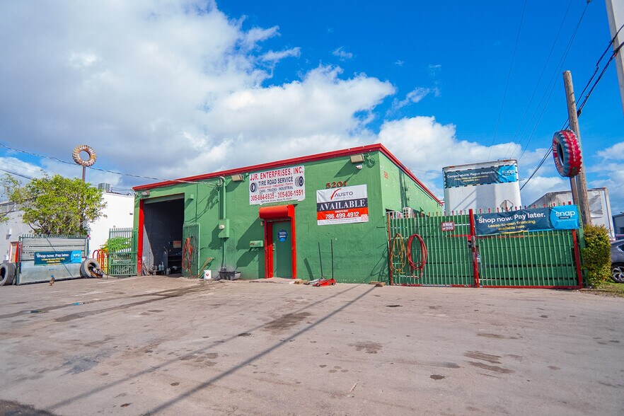 5201 NW 36th Ave, Miami, FL à vendre - Photo de l’immeuble – Image 3 sur 19