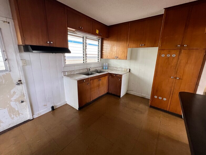94-168 Leoleo St, Waipahu, HI à vendre - Photo intérieure – Image 3 sur 9