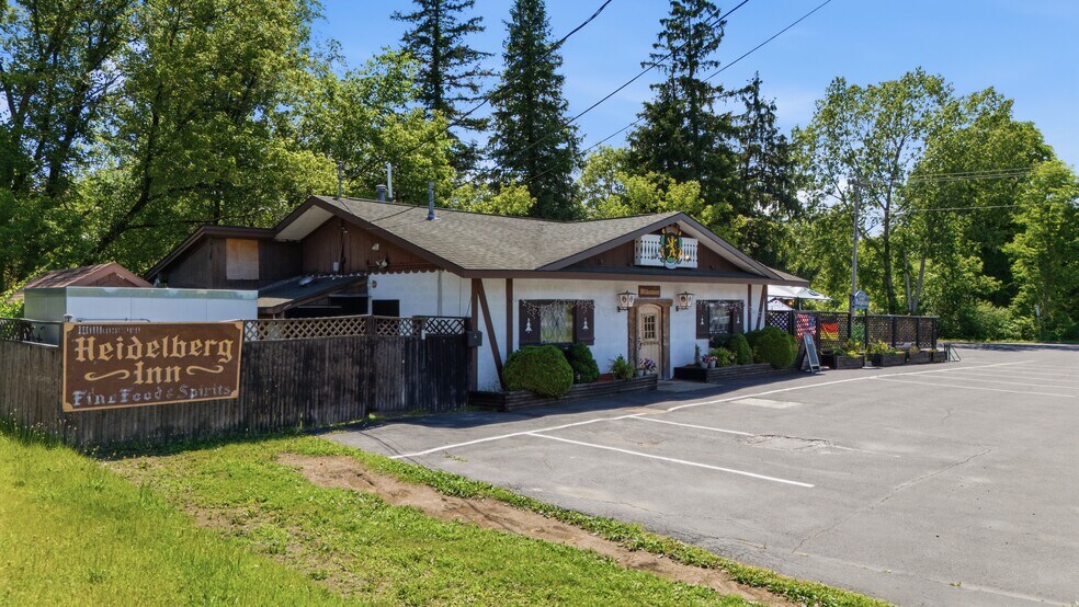 352 Quaker Rd, Queensbury, NY à vendre - Photo de l’immeuble – Image 2 sur 31