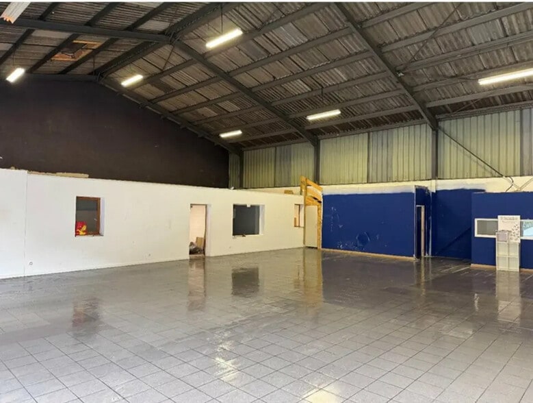 Local d’activités dans Gémenos à louer - Photo intérieure – Image 2 sur 4