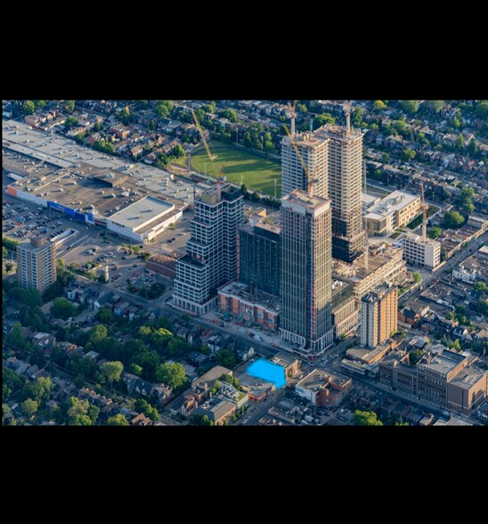 1121 Bloor St W, Toronto, ON à vendre - Aérien – Image 2 sur 4