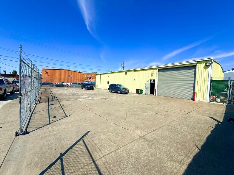 9828 Pearmain St, Oakland, CA à louer - Photo de l’immeuble – Image 2 sur 10