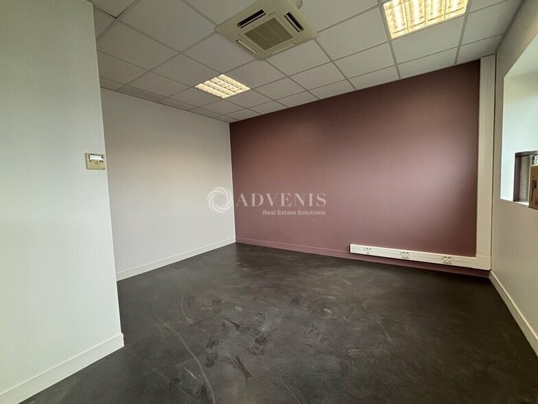 Bureau dans Orléans à vendre - Photo de l’immeuble – Image 2 sur 11