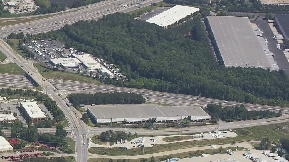 1685 Boggs Rd, Duluth, GA à louer - Vidéo aérienne – Image 2 sur 5