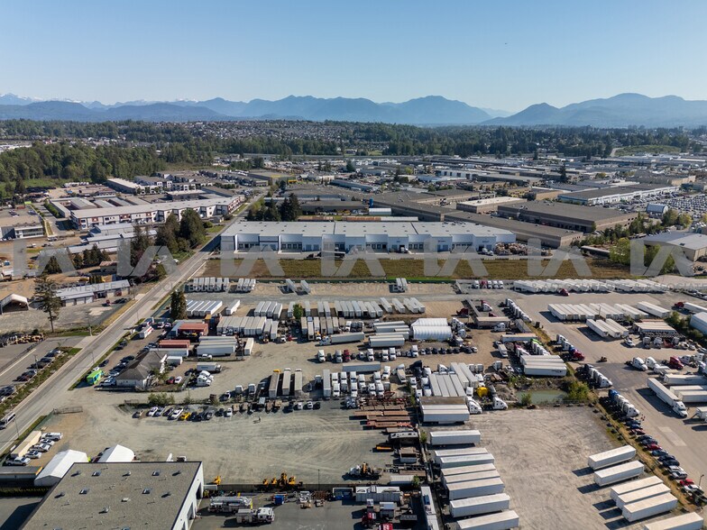 2162 Peardonville Rd, Abbotsford, BC à vendre - Photo de l’immeuble – Image 3 sur 27