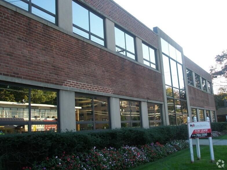 390 Old Country Rd, Garden City, NY à louer - Photo de l’immeuble – Image 3 sur 3