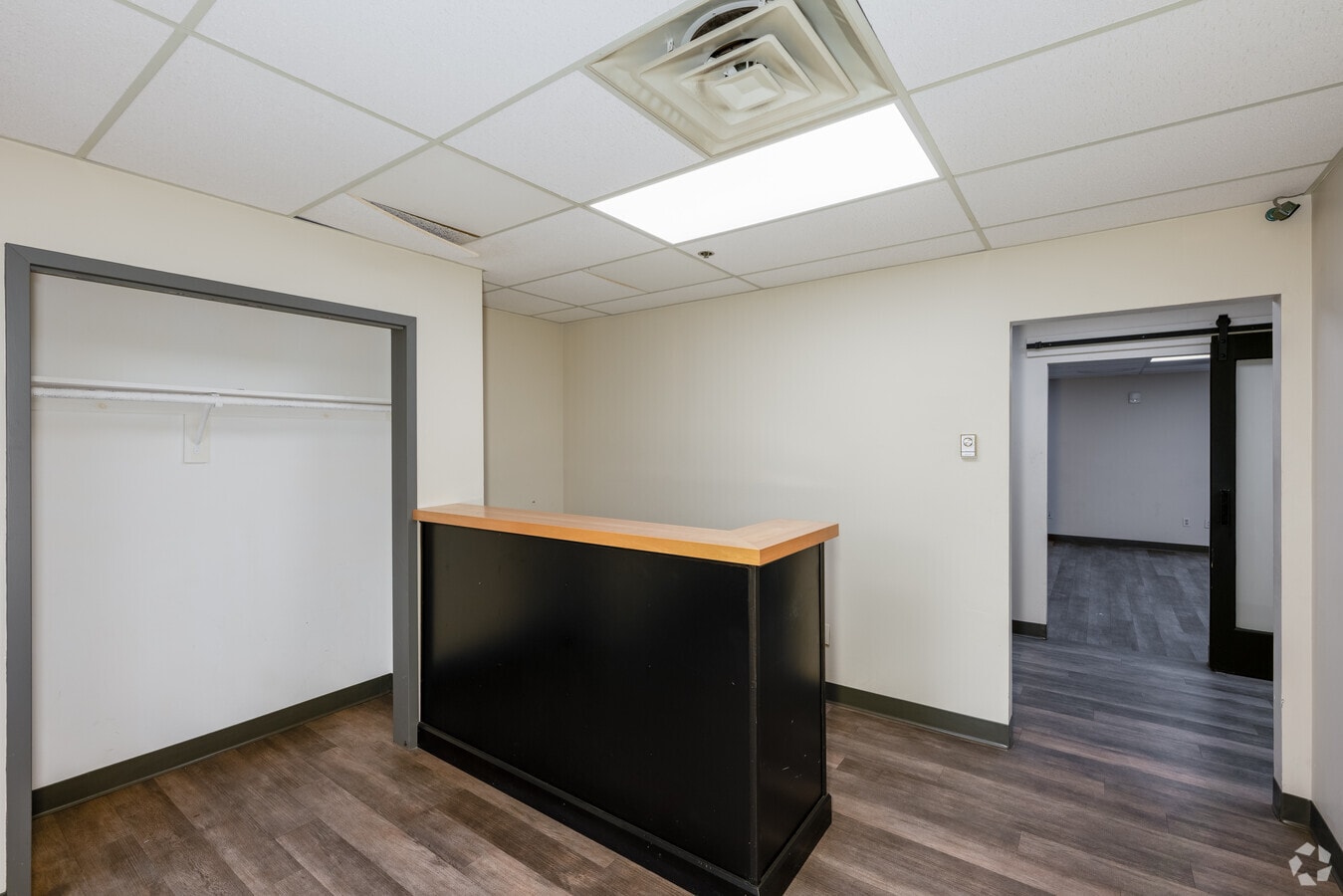 378 Page St, Stoughton, MA 02072 - Lot 13-14 -  - Photo intérieure - Image 1 of 13