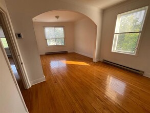 321 Rue Saint-Charles O, Longueuil, QC à louer Photo intérieure– Image 2 sur 4