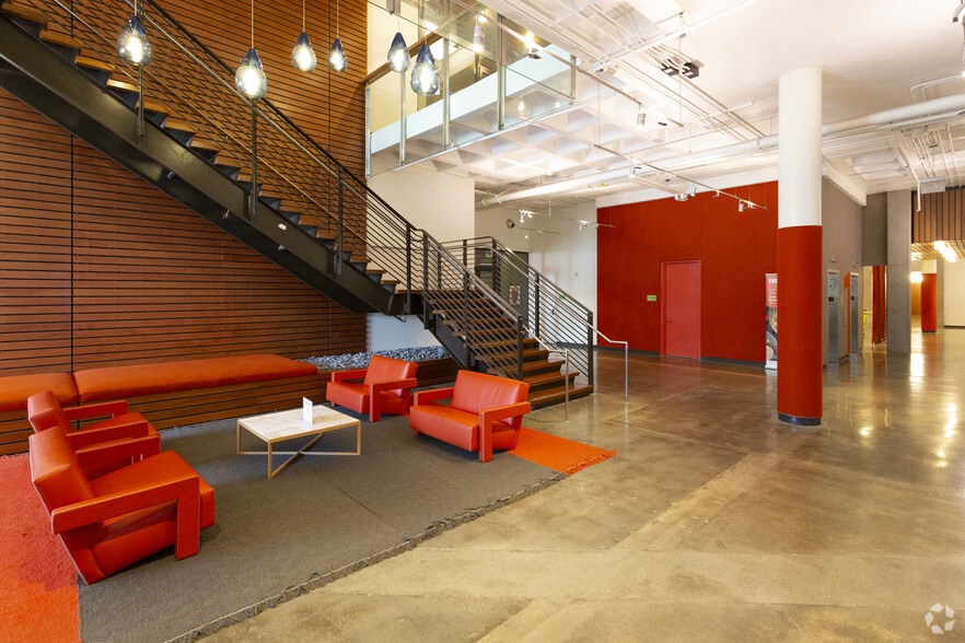 800 Apollo St, El Segundo, CA à louer - Hall d’entrée – Image 2 sur 11