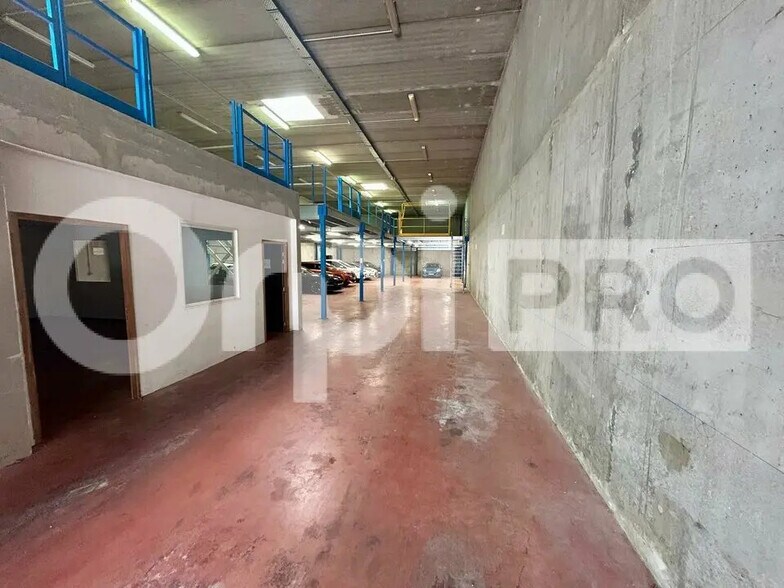 Local d’activités dans Grigny à louer - Photo de l’immeuble – Image 2 sur 5