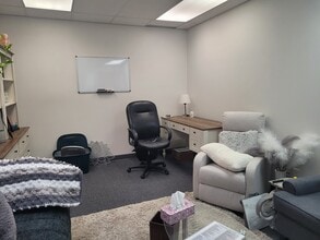 1715 Dickson Av, Kelowna, BC à louer Photo intérieure– Image 2 sur 2