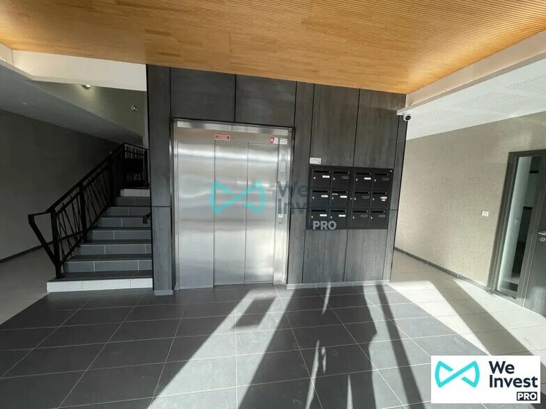 Bureau dans Tinqueux à louer - Hall d’entrée – Image 3 sur 5