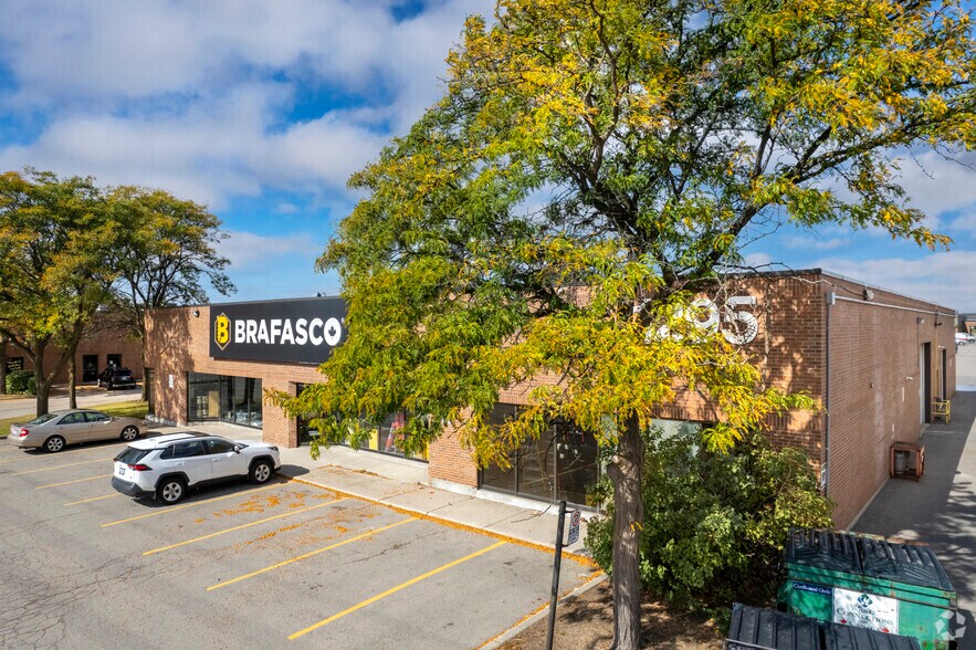 1295 Eglinton Ave, Mississauga, ON à louer - Photo de l’immeuble – Image 2 sur 4