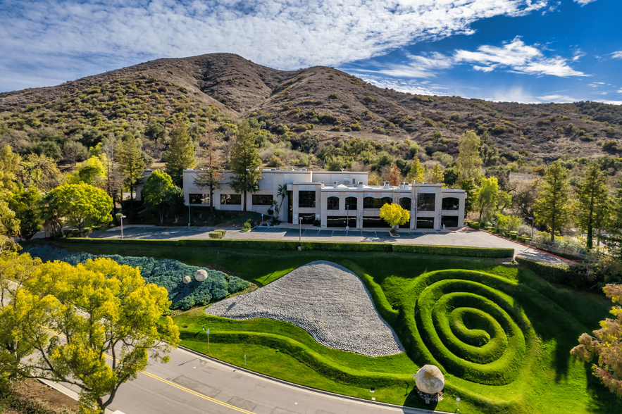 31280 Oak Crest Dr, Westlake Village, CA à louer - Photo de l’immeuble – Image 1 sur 7