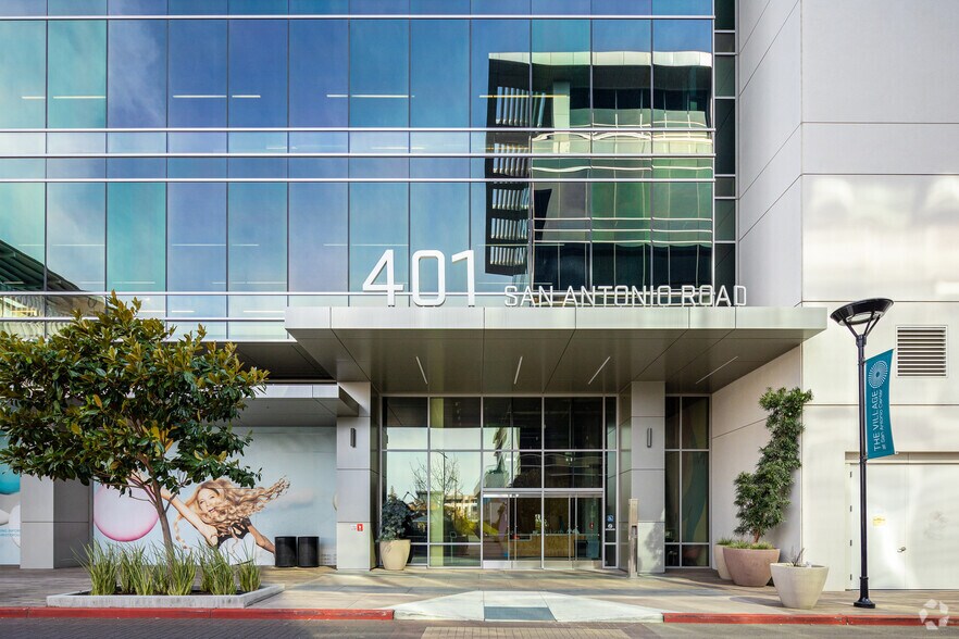 401 San Antonio Rd, Mountain View, CA à louer - Photo de l’immeuble – Image 3 sur 5