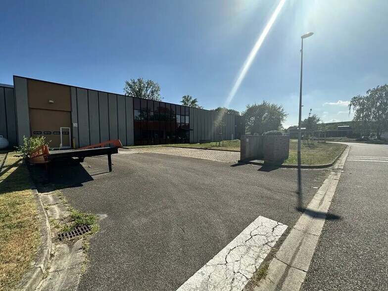 Local d’activités dans Lingolsheim à louer - Photo de l’immeuble – Image 2 sur 7