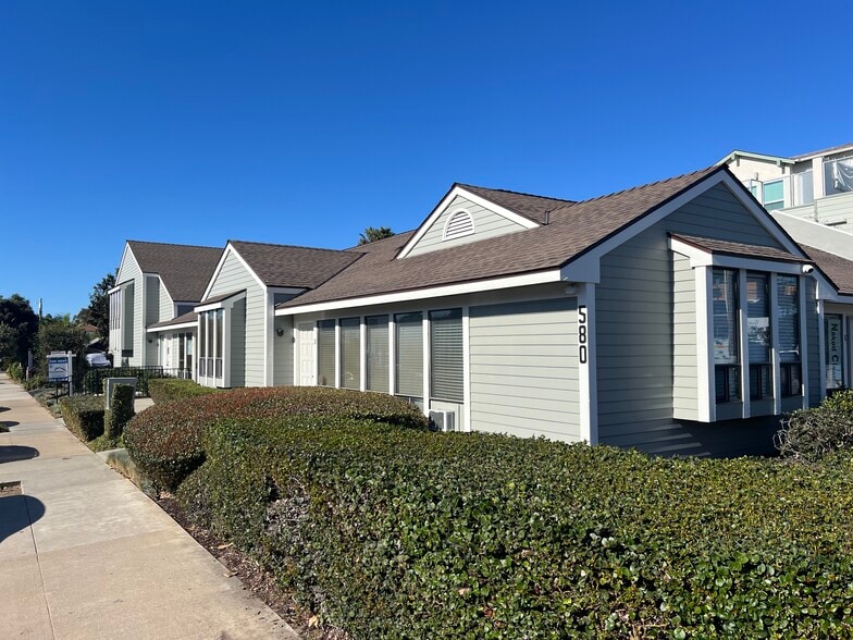 580 Beech Ave, Carlsbad, CA à louer - Photo de l’immeuble – Image 2 sur 4