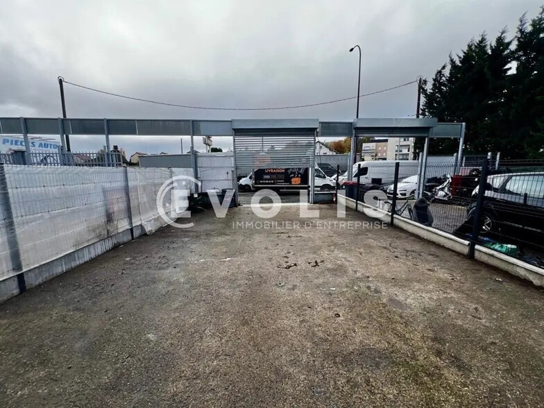 Local d’activités dans Linas à louer - Photo de l’immeuble – Image 2 sur 5